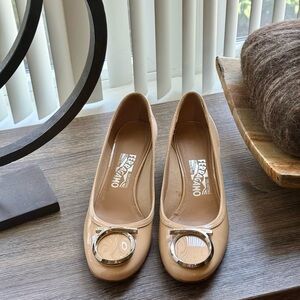 Salvatore Ferragamo ENA Women's Nude Flats with Silver Accent 9 B EURO 40